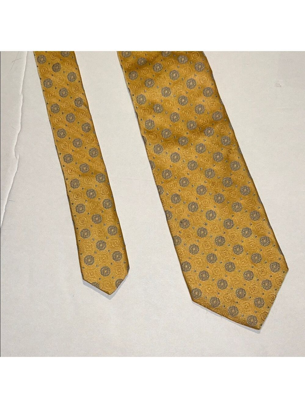 Brooks Brothers Gold and blue Patterned Tie. NWT, XL.